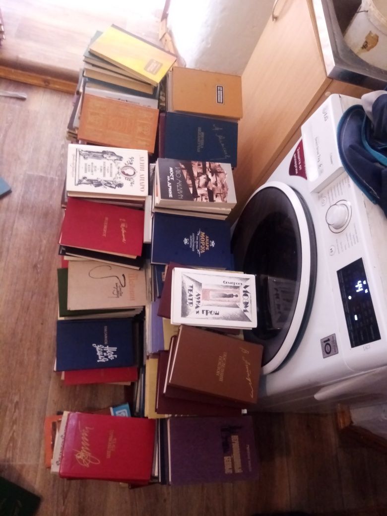 Продам книги в вольшом количестве