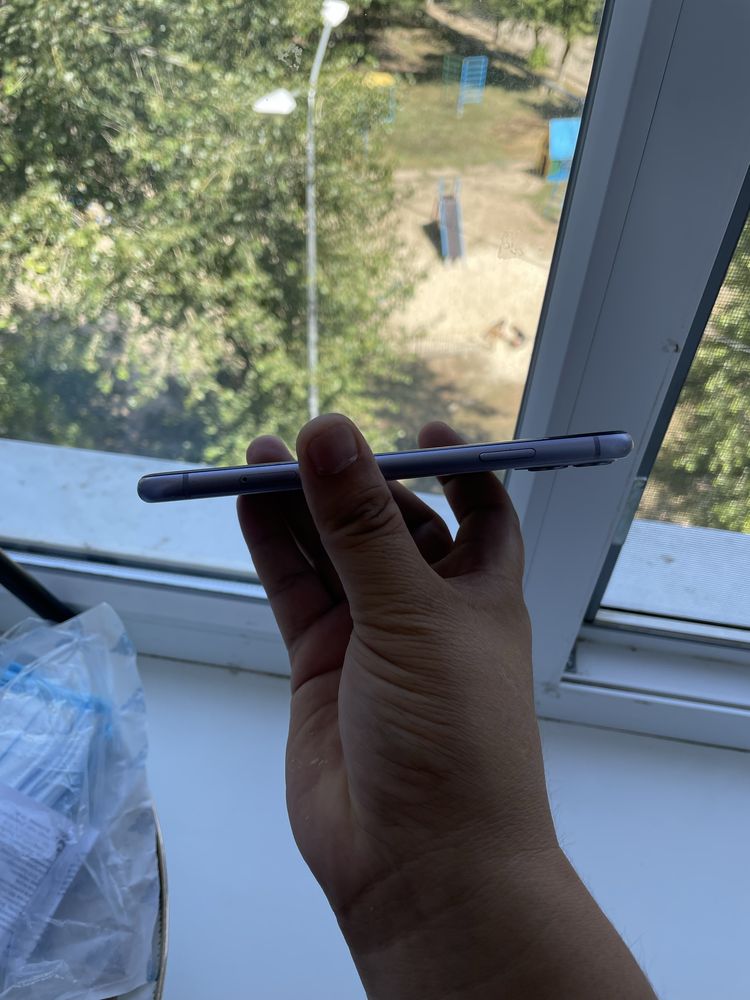 Продам Айфон 11 64 гб
