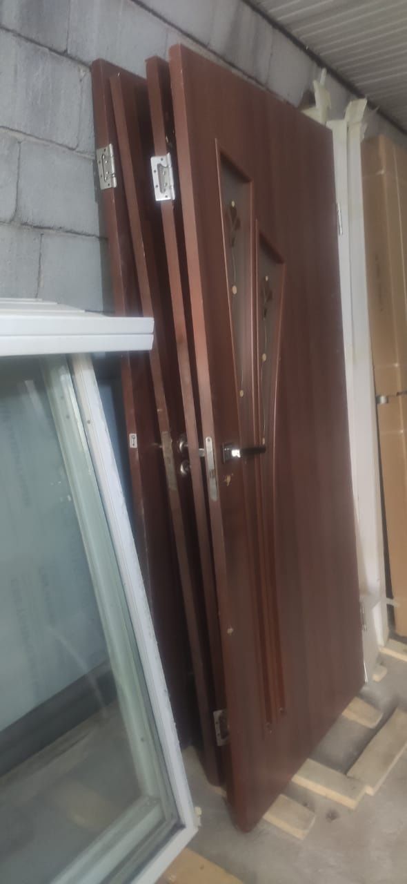 Продам б/у душевую кабину. Диван угалок.Металопластиковые двери и окна