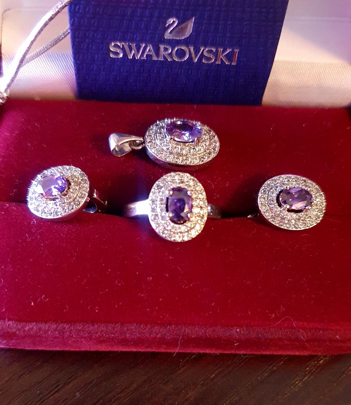 Комплект бижутерии SWAROVSKI