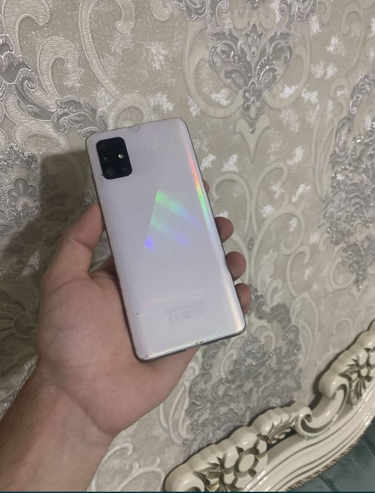 Продам телефон Samsung A51