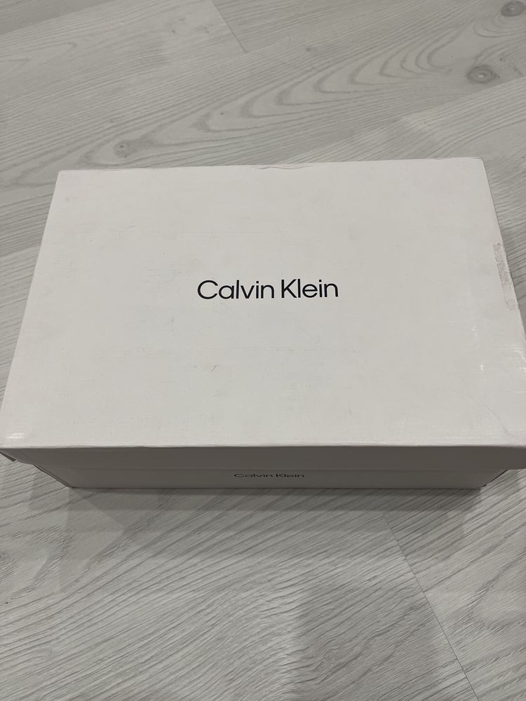 Продаю новые кроссовки Calvin Klein