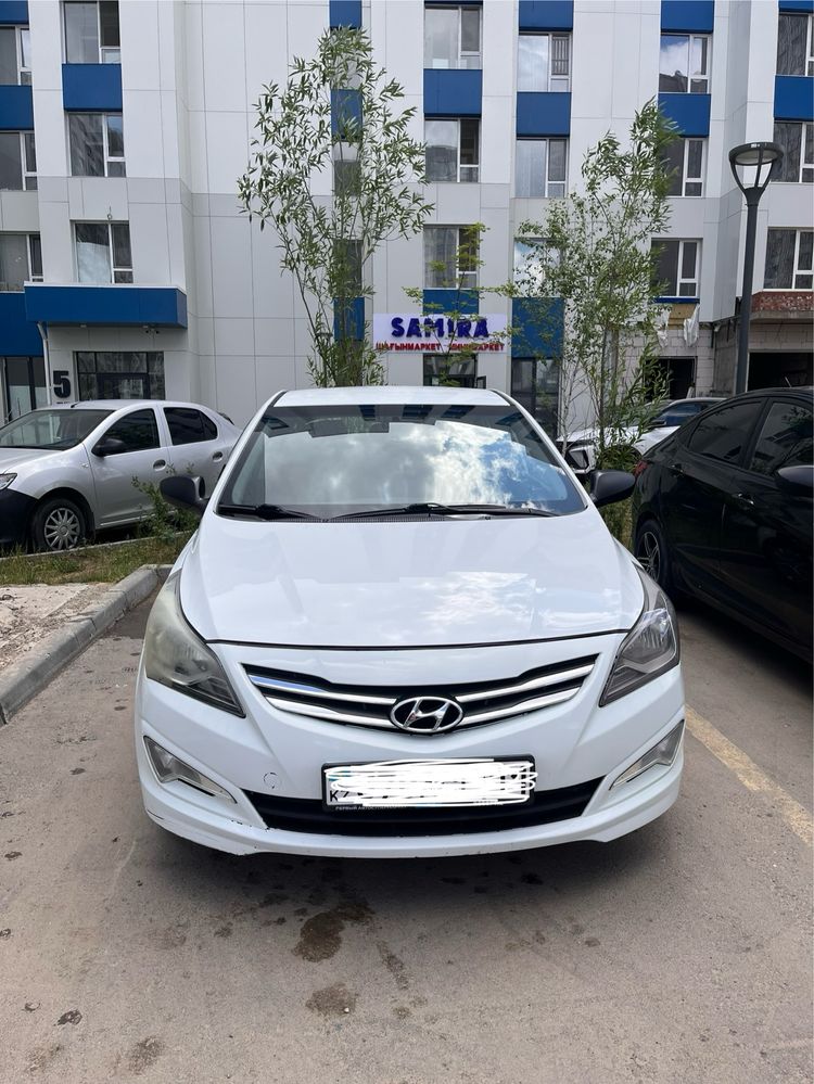 Машина hyundai accent 2015