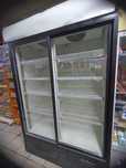 Продам витринный холодильник