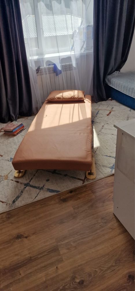 Продам ученический стол и кресло кровать