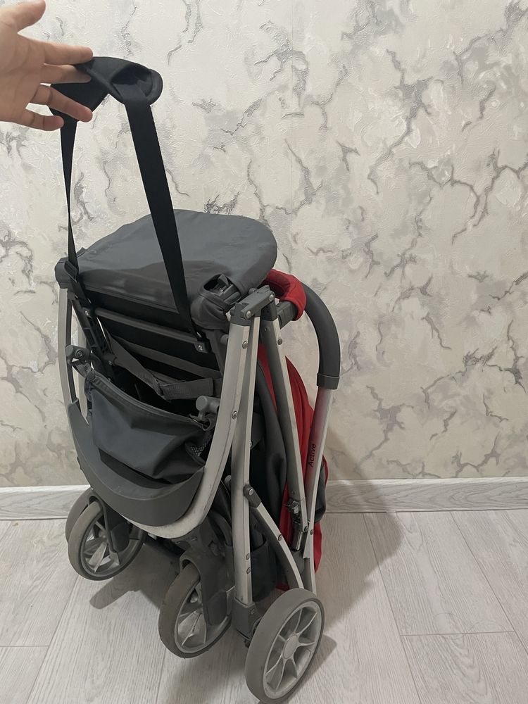 Коляска Babyton. Төрт мезгілде де қолдануға болады. Өте ыңғайлы сапалы