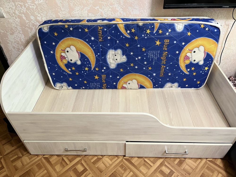 Детская кровать б/у