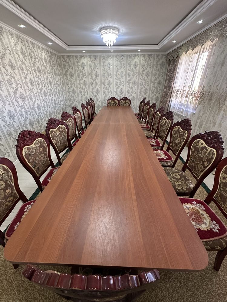 Стол б/у для зала с 20 стульями