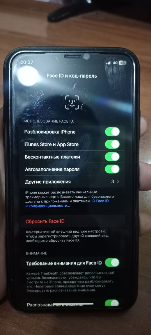 IPhone        XR