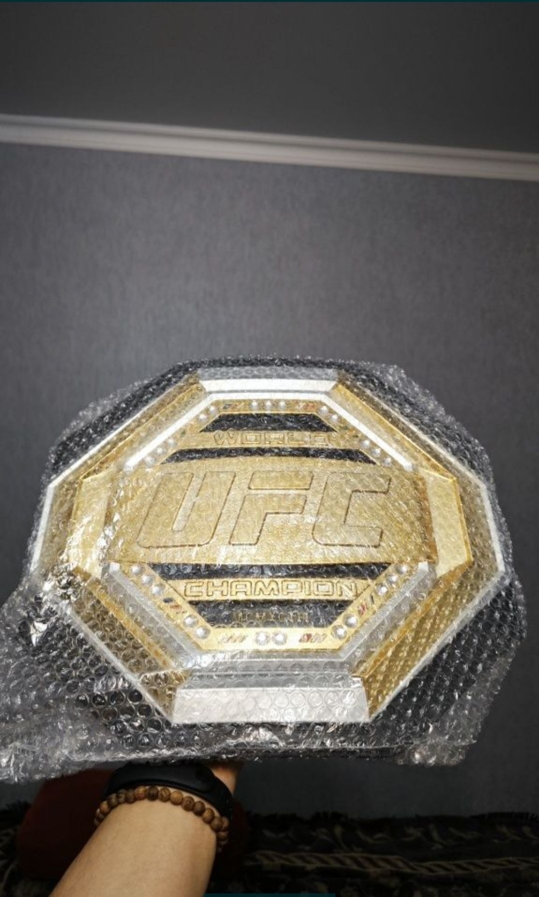 Продам пояс UFC новый