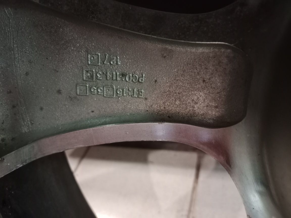 Продам комплект резины.