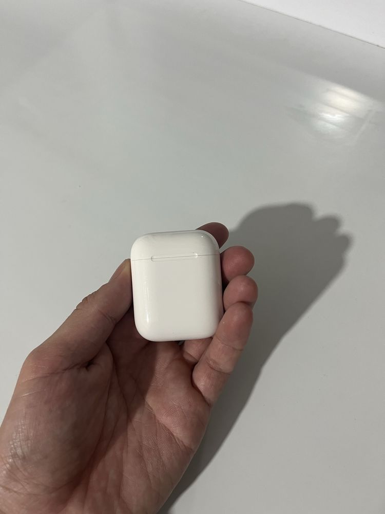 Наушники Apple AirPods 2 with Lightning белый гарантий 1год документым