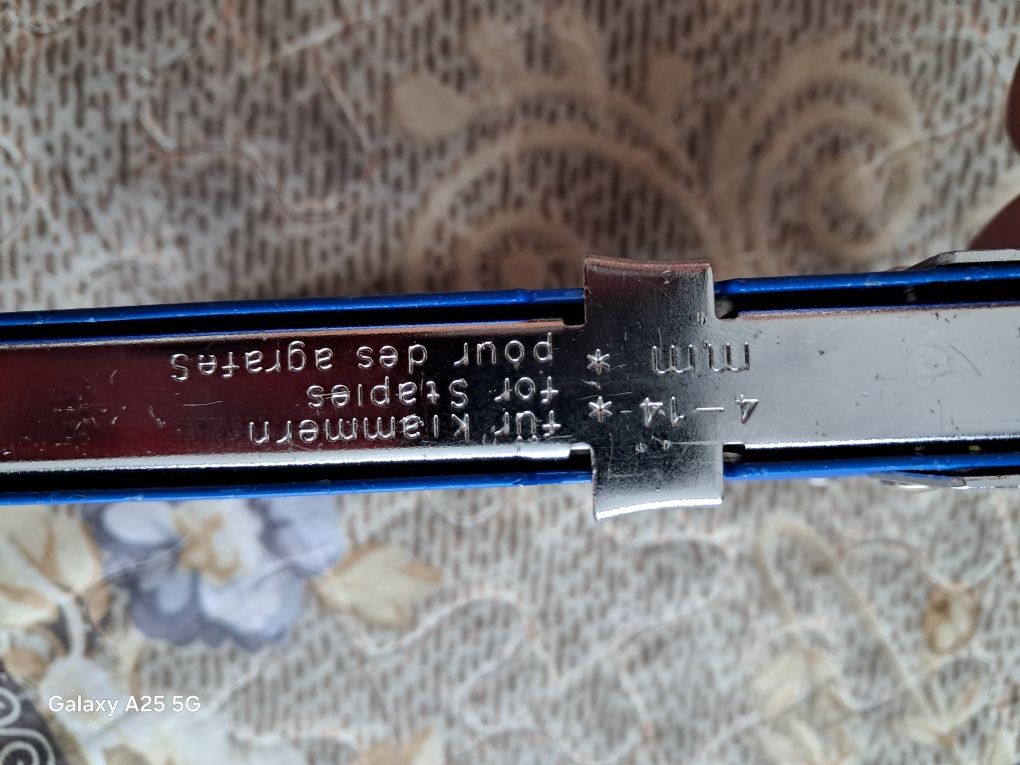 Скобозабиватель механический продам.