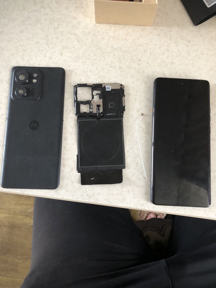 Продам на запчасти Motorola Edge 40