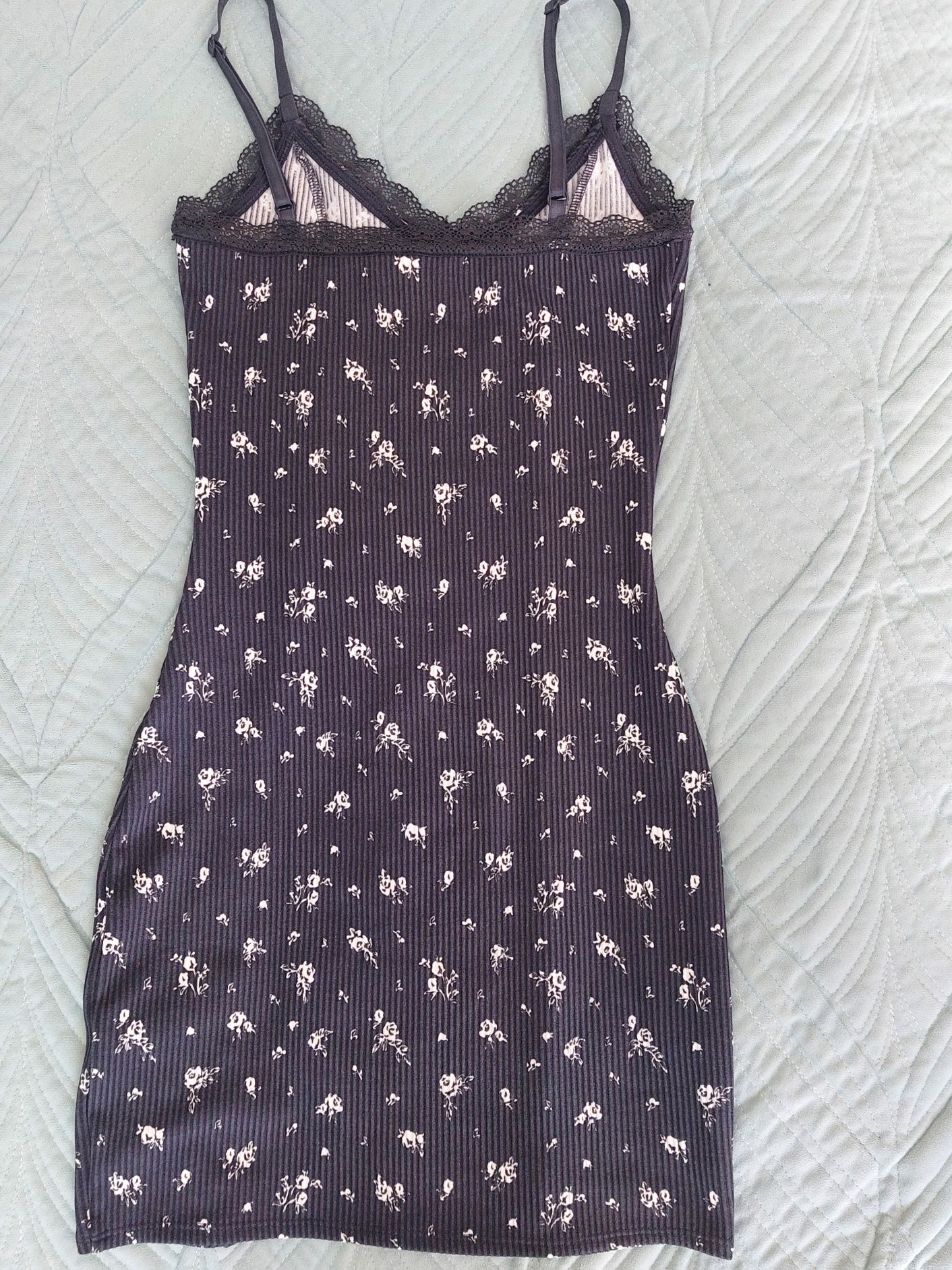 Черное летнее платье от H&M.