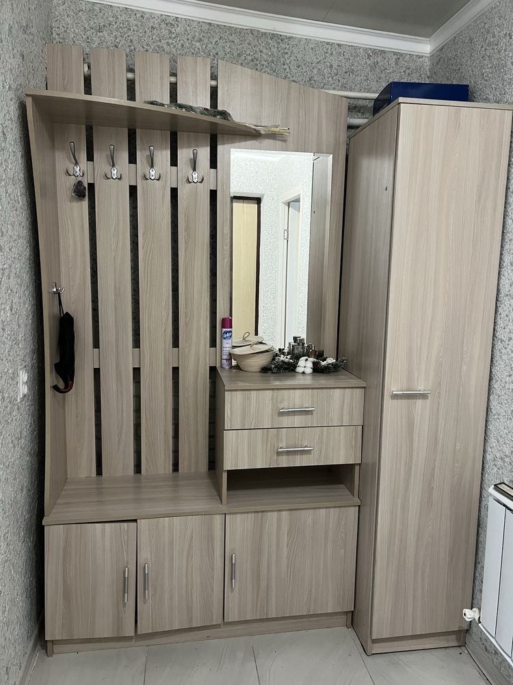 Продам шкаф в прихожую