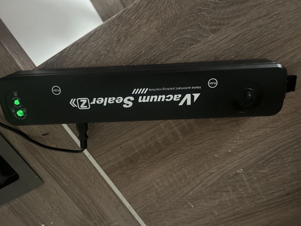 Продам Вакуумный упаковщик «Vacuum Sealer Z»