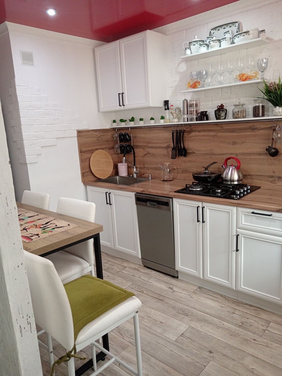 Продам 2-ух комн.кв. в 6мкр.