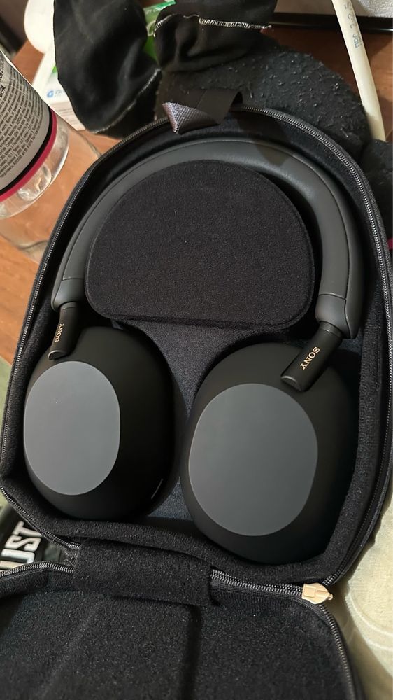 Sony  WH -1000xm5