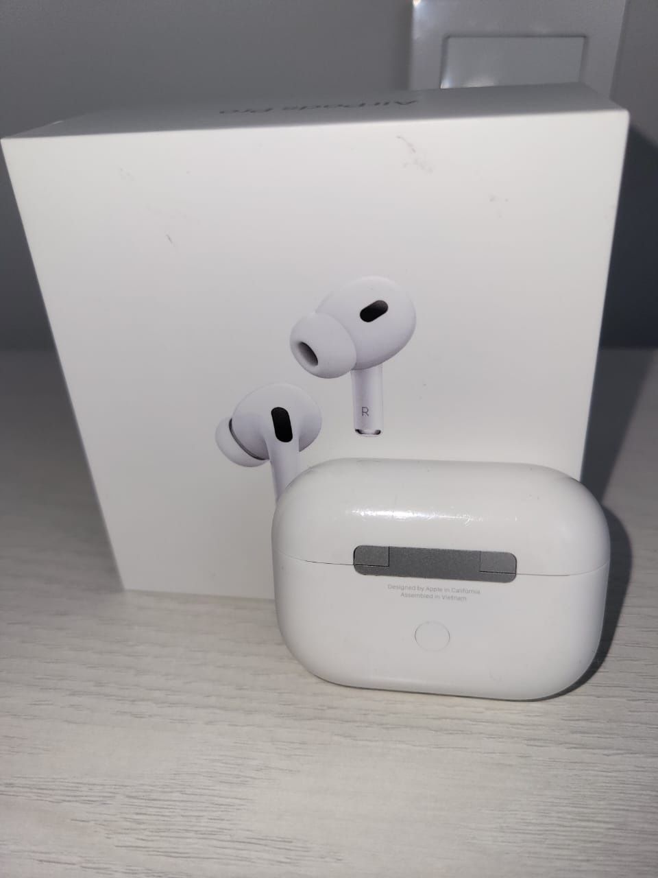 Наушники Apple AirPods Pro with Lightning белый