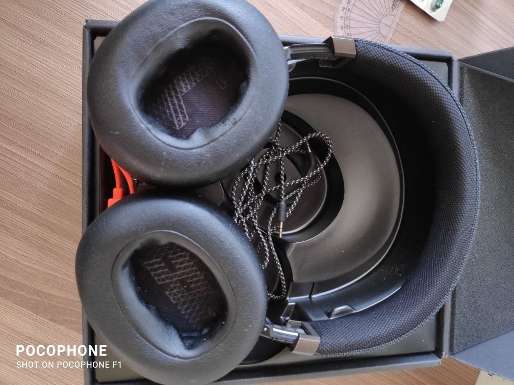 Наушники с активным шумоподавлением JBL LIVE 650BTNC  ANC
