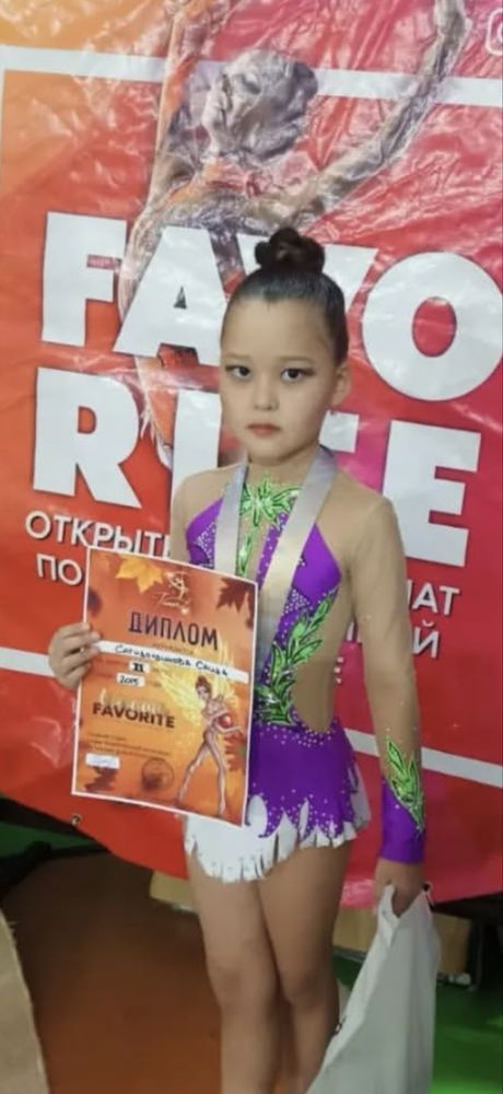 Продается купальник для художественной гимнастики, возраст 5-7 лет
