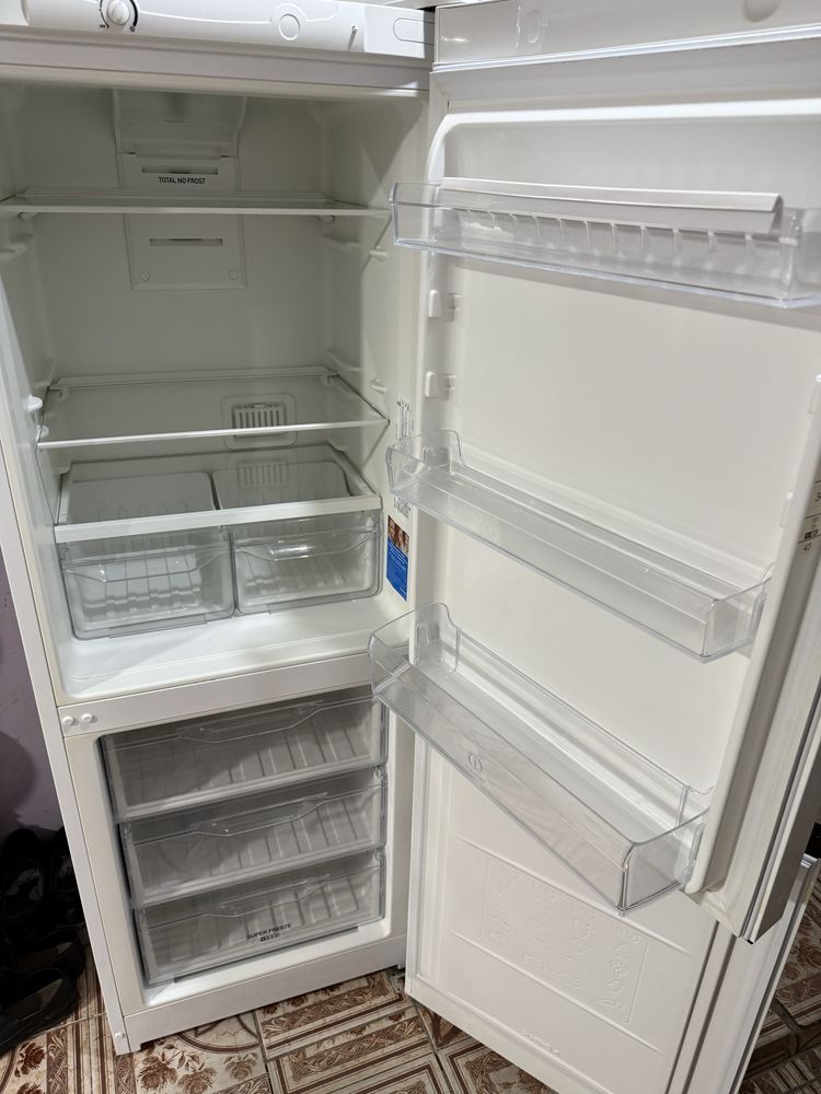 Холодильник Indesit 4160 W белый