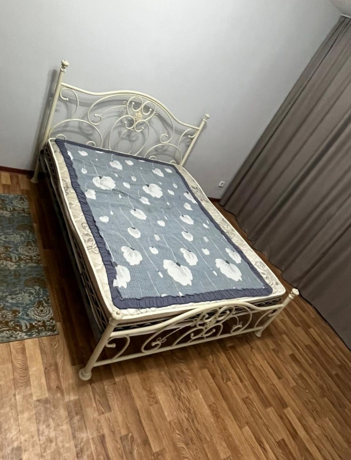 Двуспальная кровать