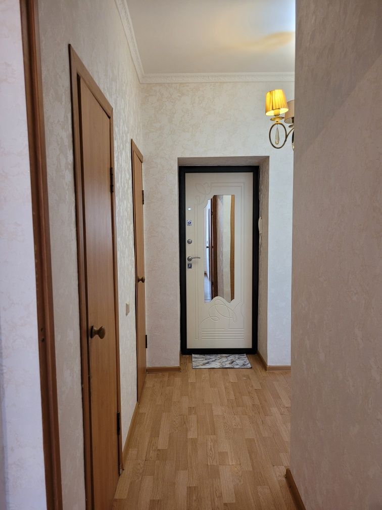 Шикарная 1.5 кв улучшенная, кирпич дом, 2 эт, 2 лоджии, ремонт, 42 м2