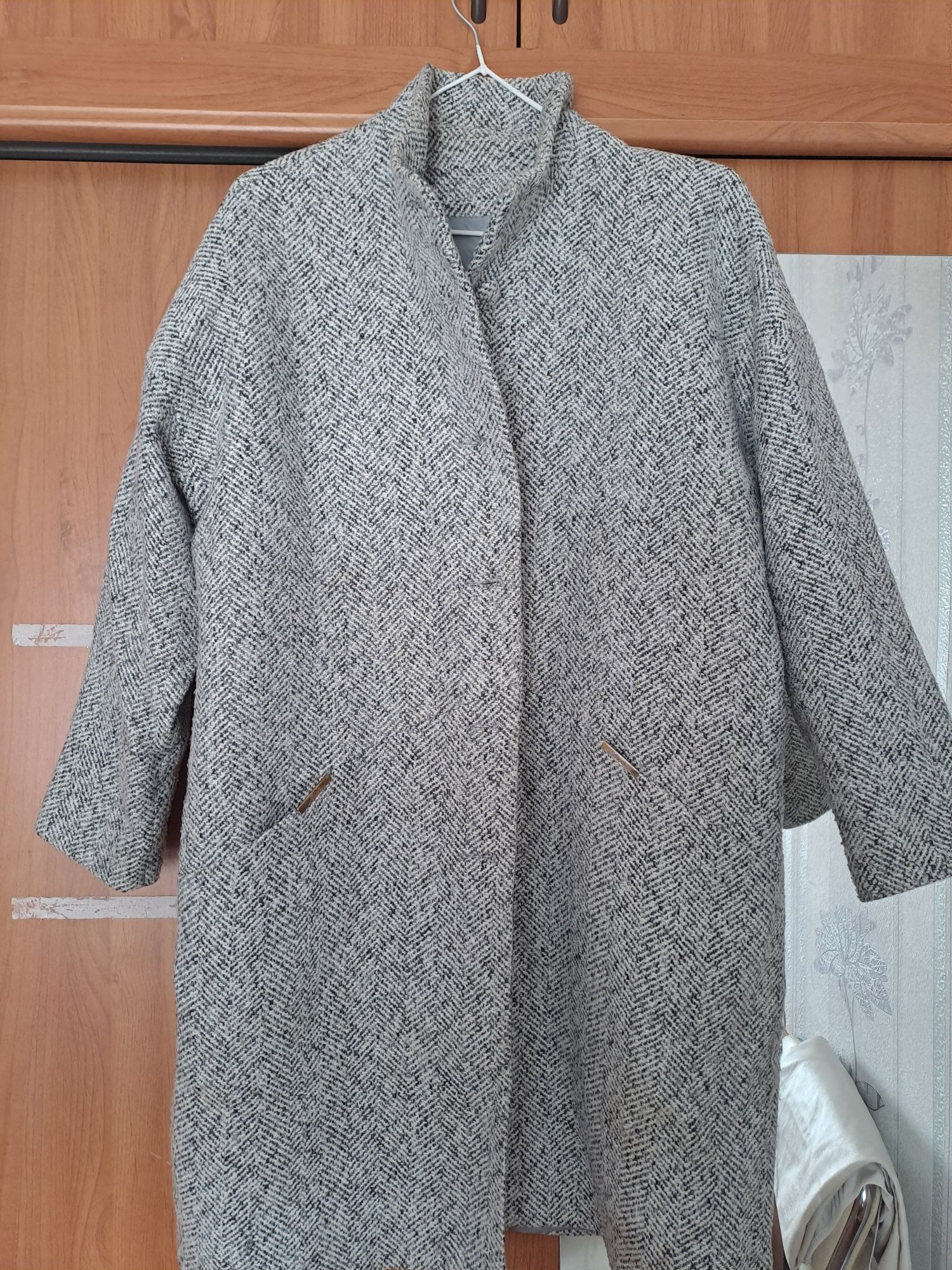 Продам  жилетку  меховую,  нат.кожа  и мех, новая,  люб верх вещь в  п