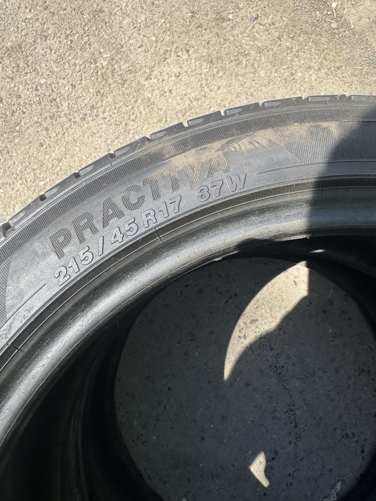 Продам пару шин 215/45R17