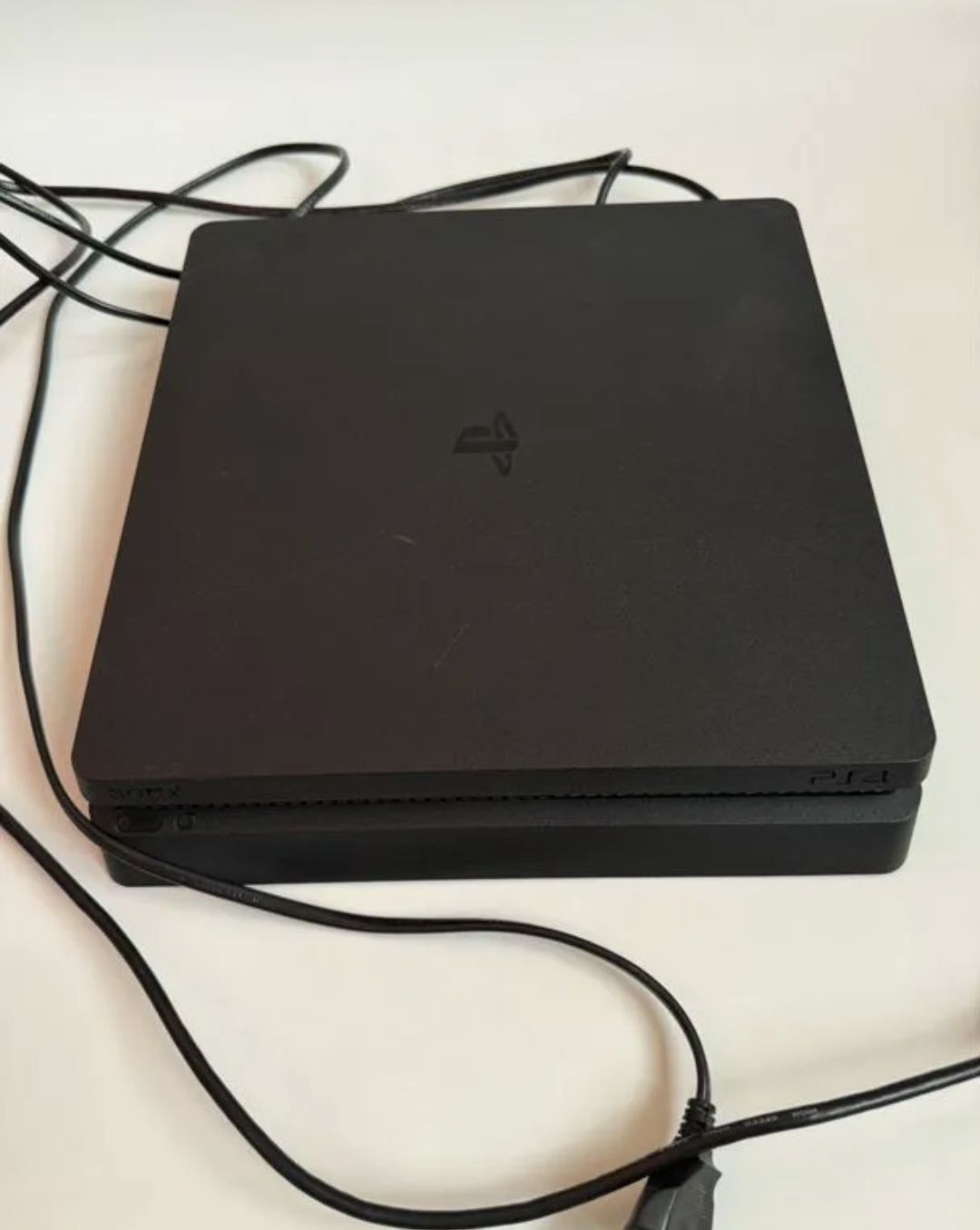 Ps4 slim в хорошем состоянии