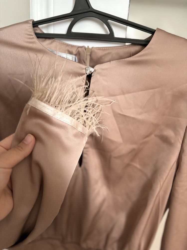 Продам атласовое платье