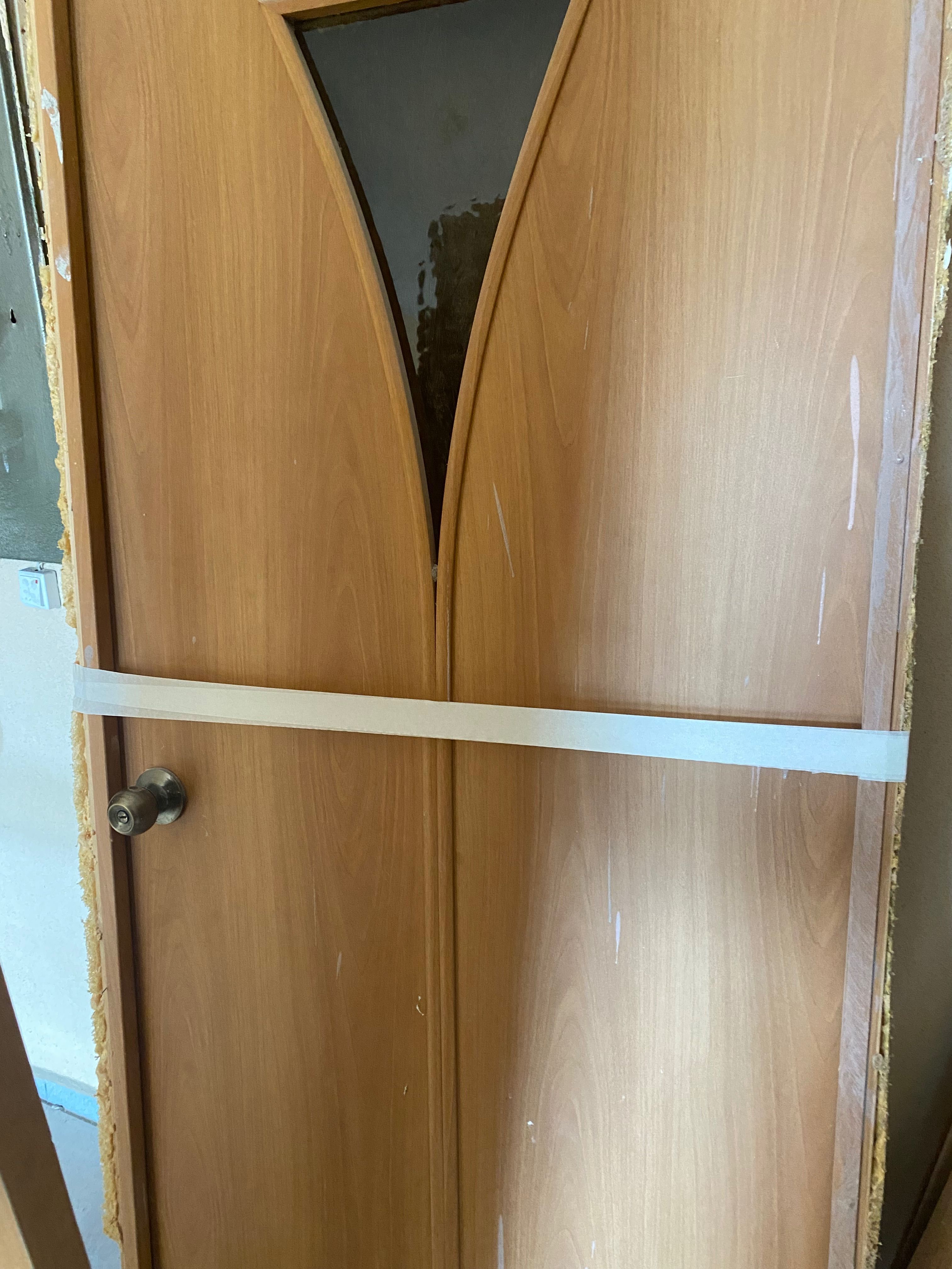 Продам межкомнатную дверь