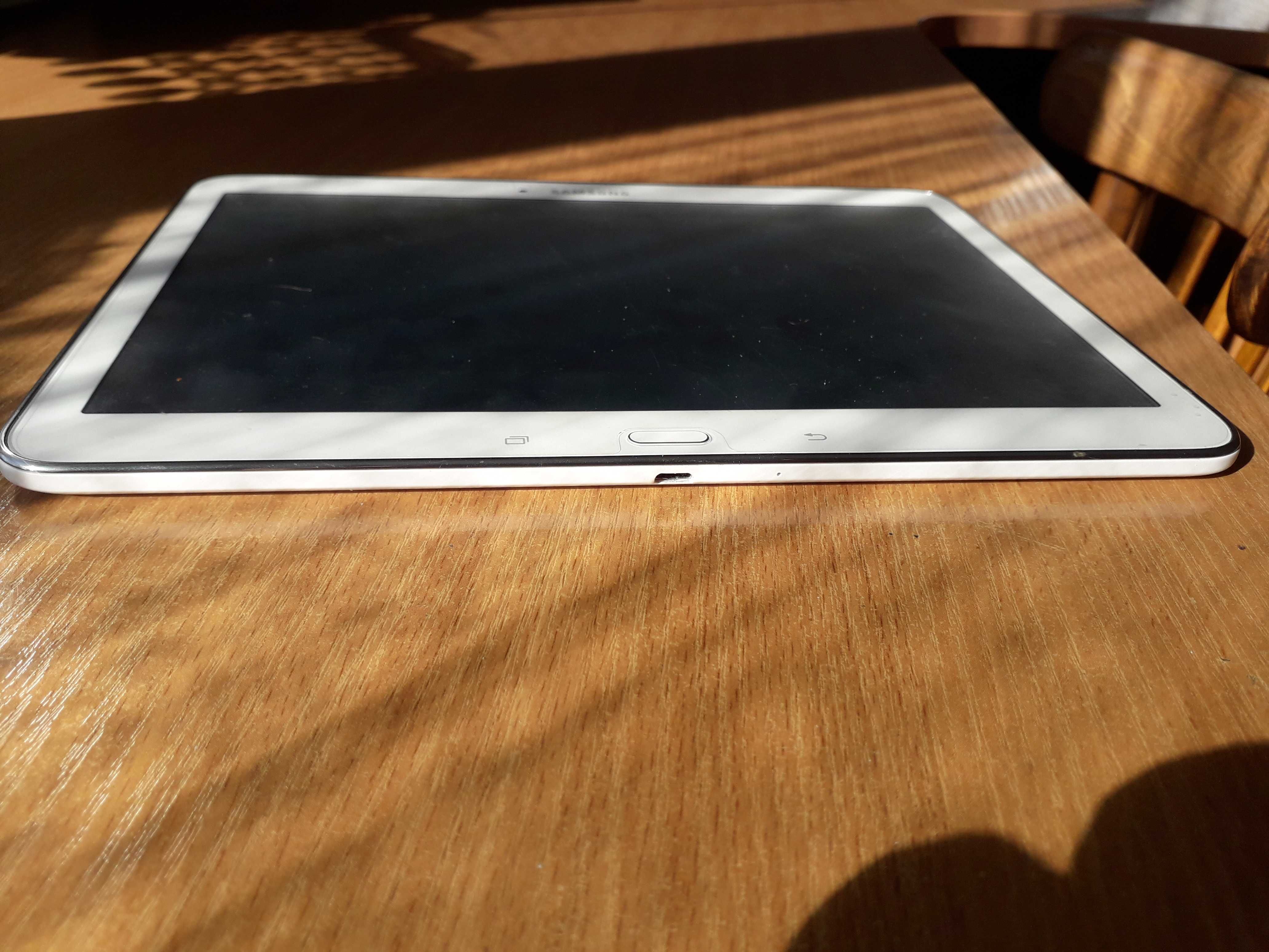Планшет Samsung Galaxy Tab 4 10.1" SM-T530 16Gb