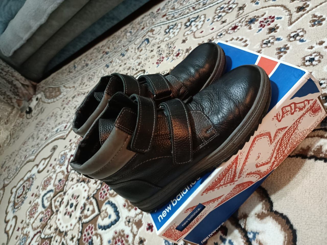 Продам ботинки на мальчика 39-40 р натуральная кожа