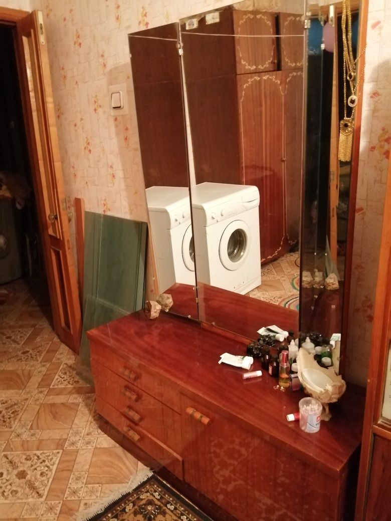 Трюмо советское с зеркалами, шкафы, сервант