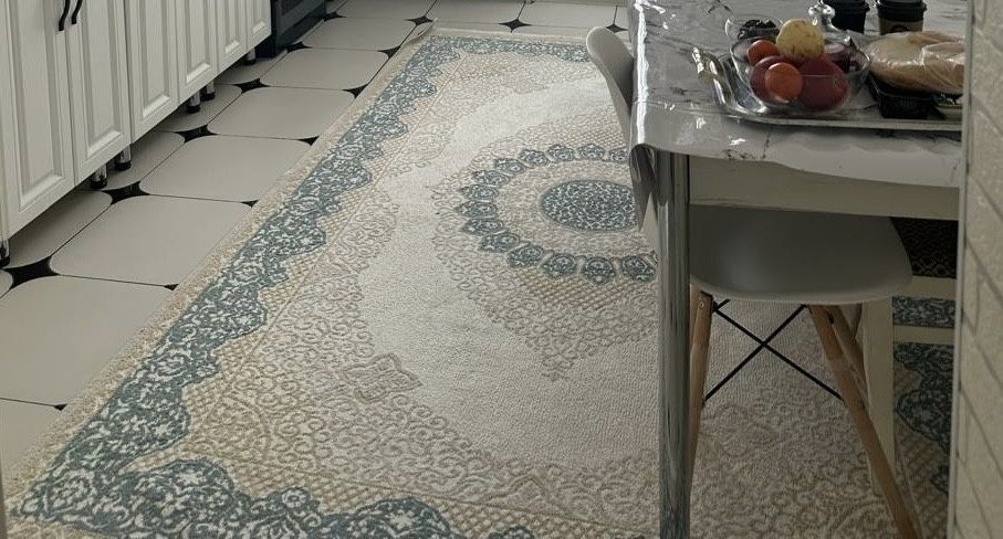 Продам Штора + карнизы на кухню, ковры 2*3