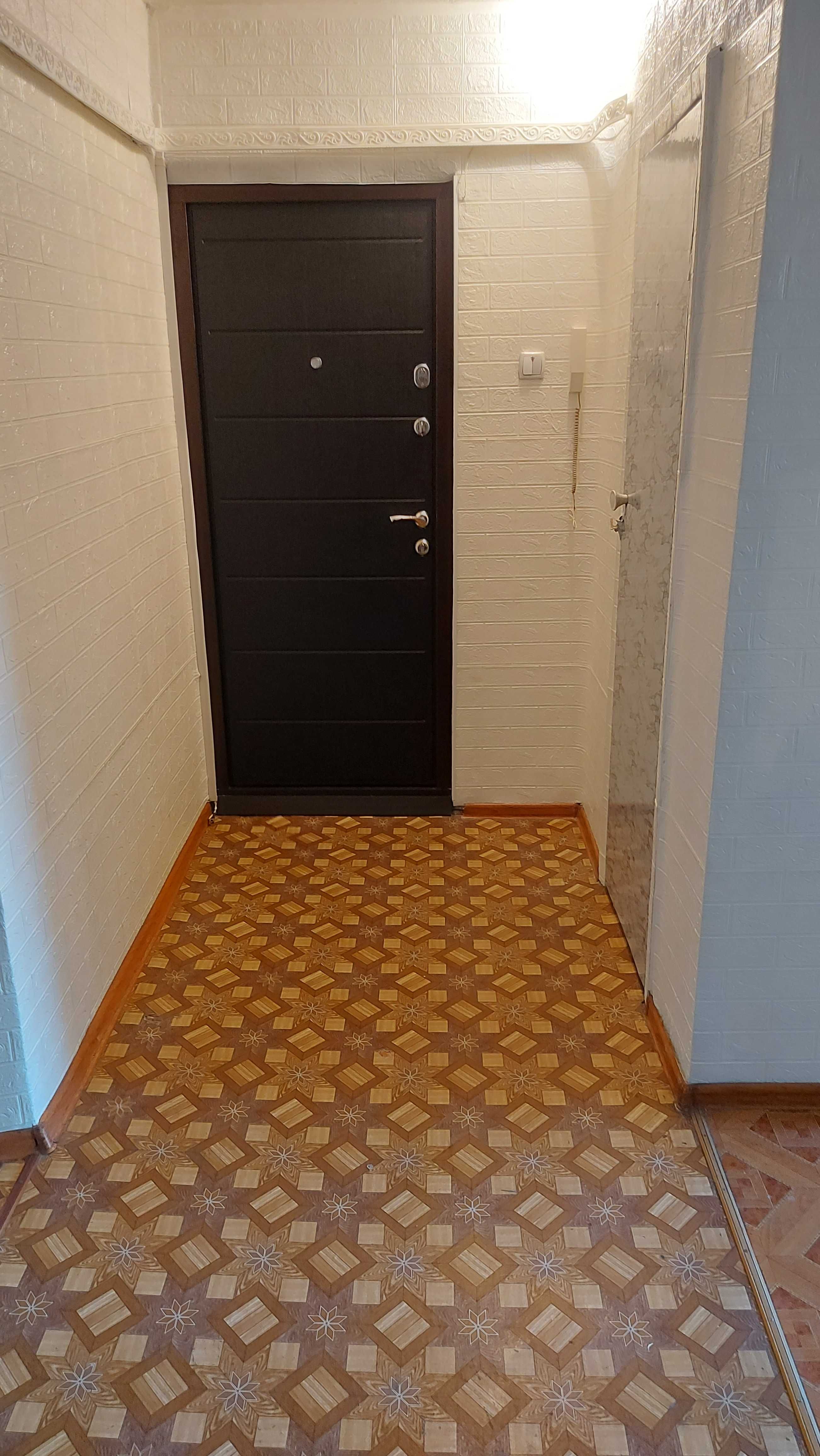 продам 4-ёх комнатную квартиру, Алматы,Аксай-3а, д.63. НЕ угловая