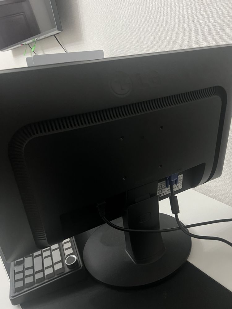 Монитор LG 75гц в хорошем состоянии