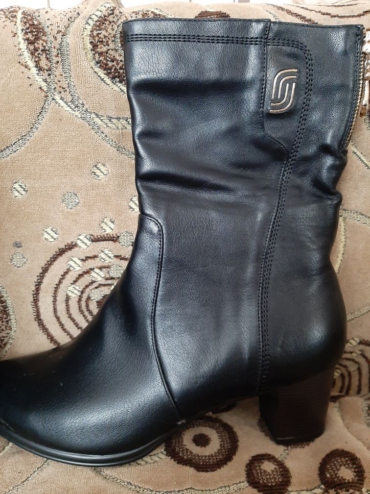 Продаются сапоги