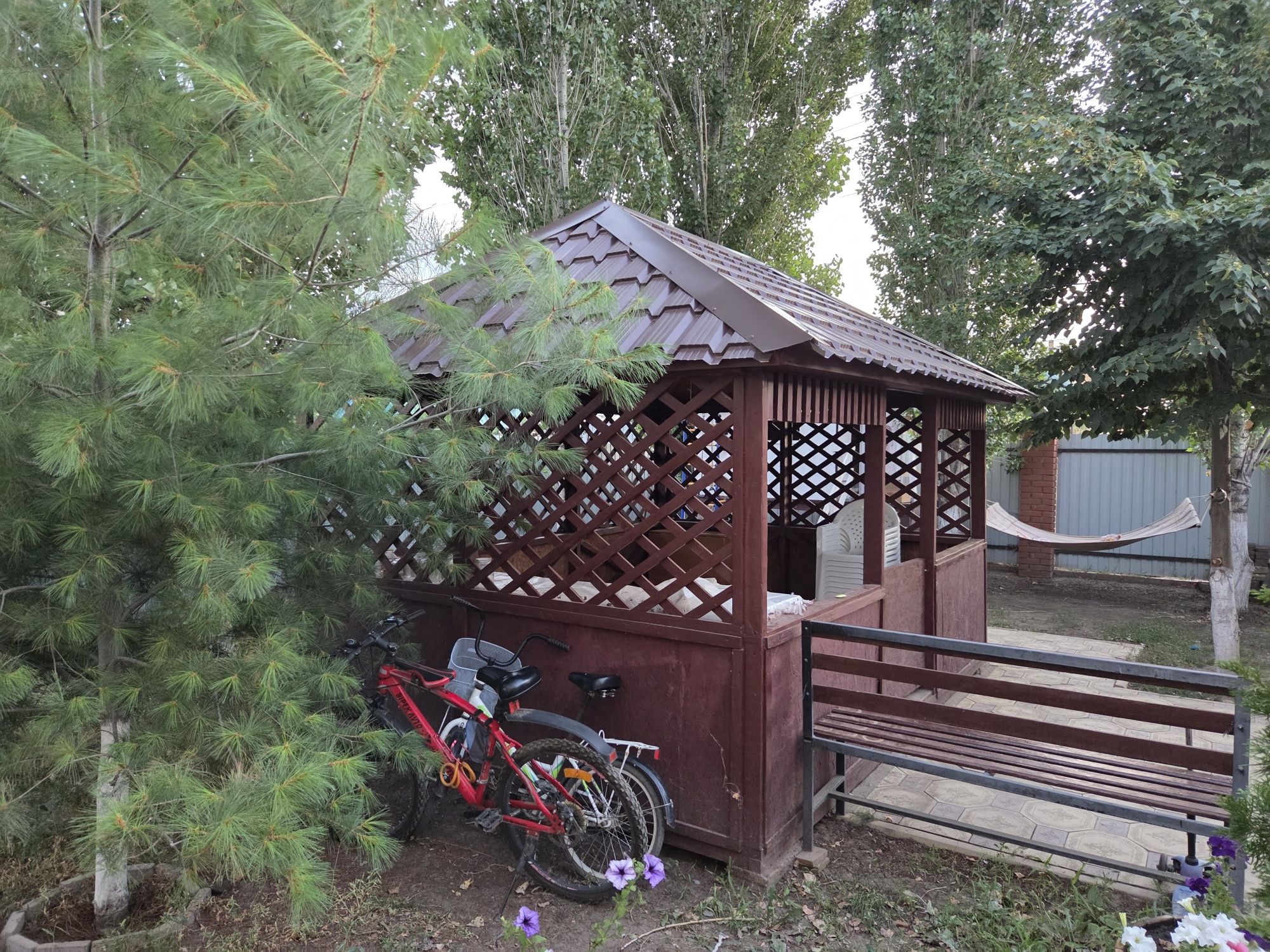 Беседка из натурального дерева