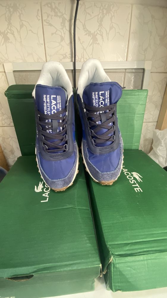 Продам кроссовки Lacoste