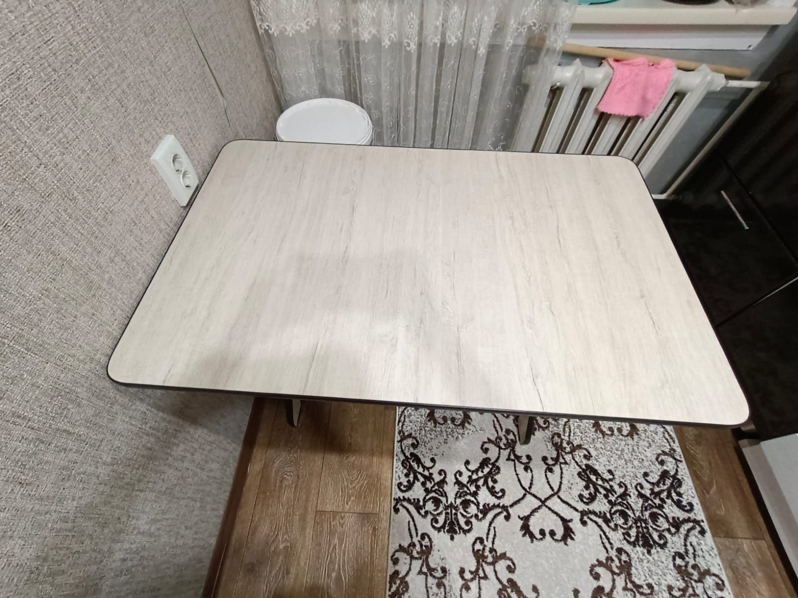 Кухонный стол в новом состоянии 22000