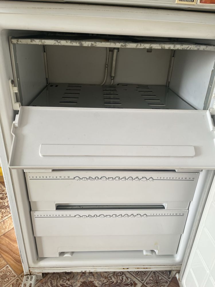 Продам морозильник Бирюса