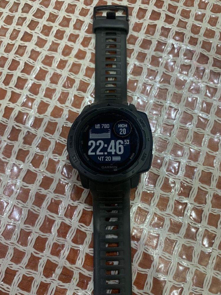 Водонепроницаемые часы garmin instinct графит серые