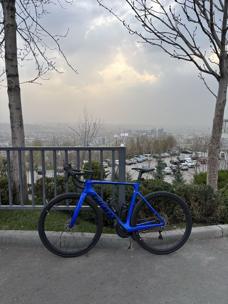 Карбоновый шоссейный велосипед Giant Propel Advanced 2