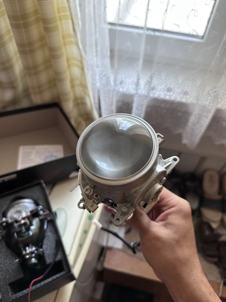 Линза от ксенона продам б/у