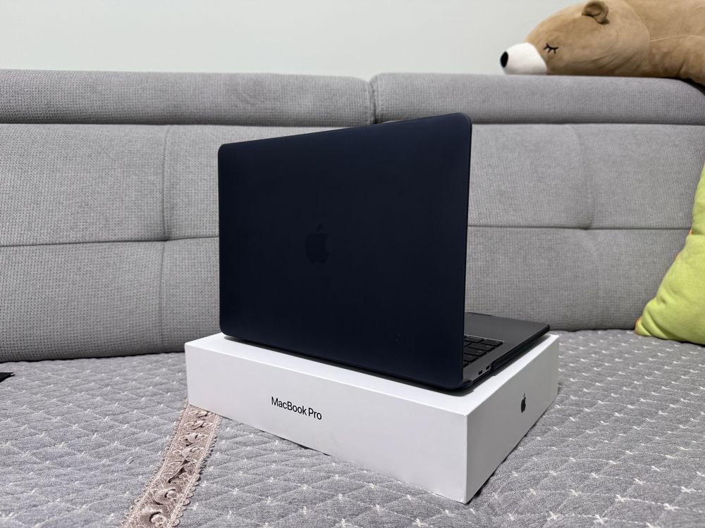 MacBook Pro 13’’, Intel Core i5, 8гб ОЗУ, 256гб SSD