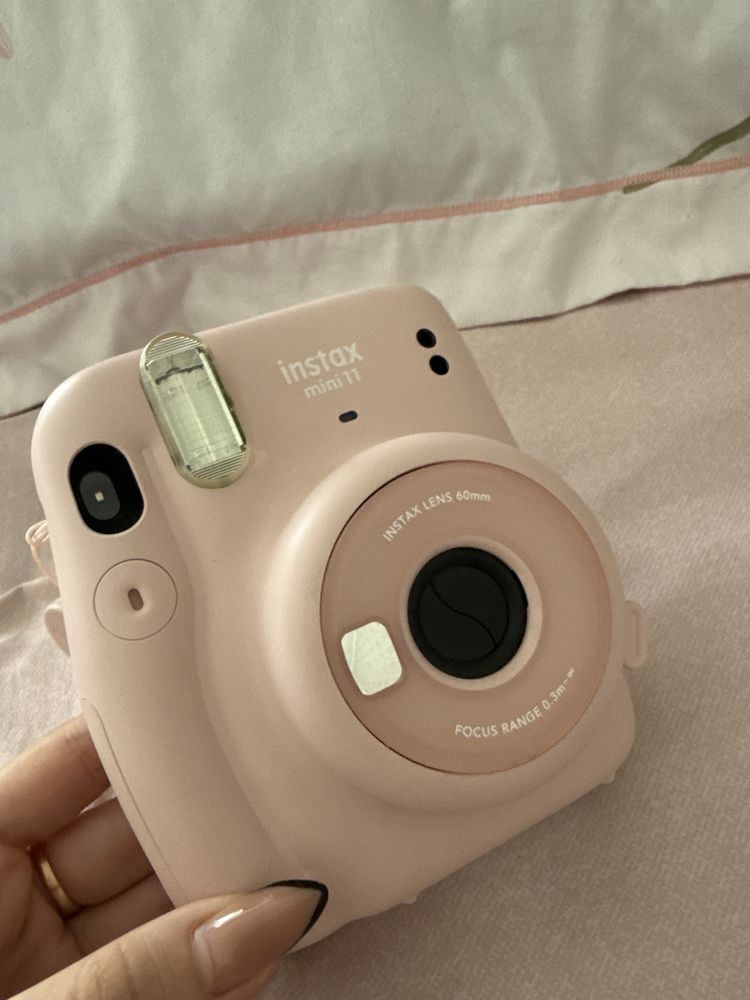 Instax mini 11 в розовом цвете